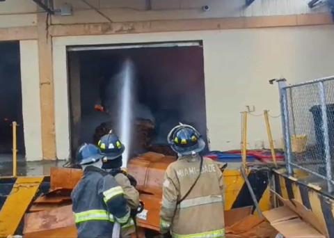 Fire affects free zone warehouse in Moca