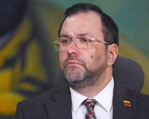 Foreign Minister Gil repudiates Israel's support for "fascist criminals" in Venezuela