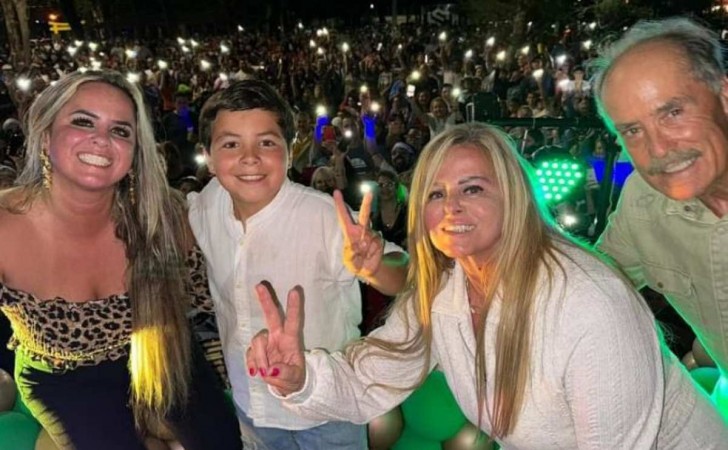 Former PN deputy Valentina dos Santos celebrated her birthday with Miriam Britos as a musical star