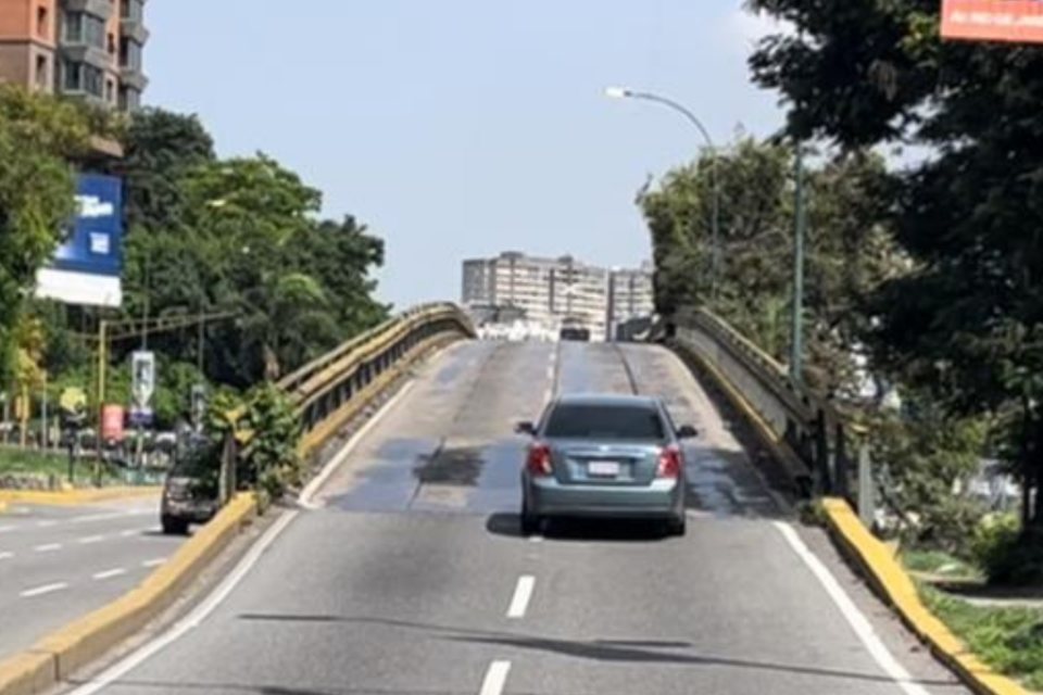 Full traffic was restored on the Las Mercedes overpass this #9Sep