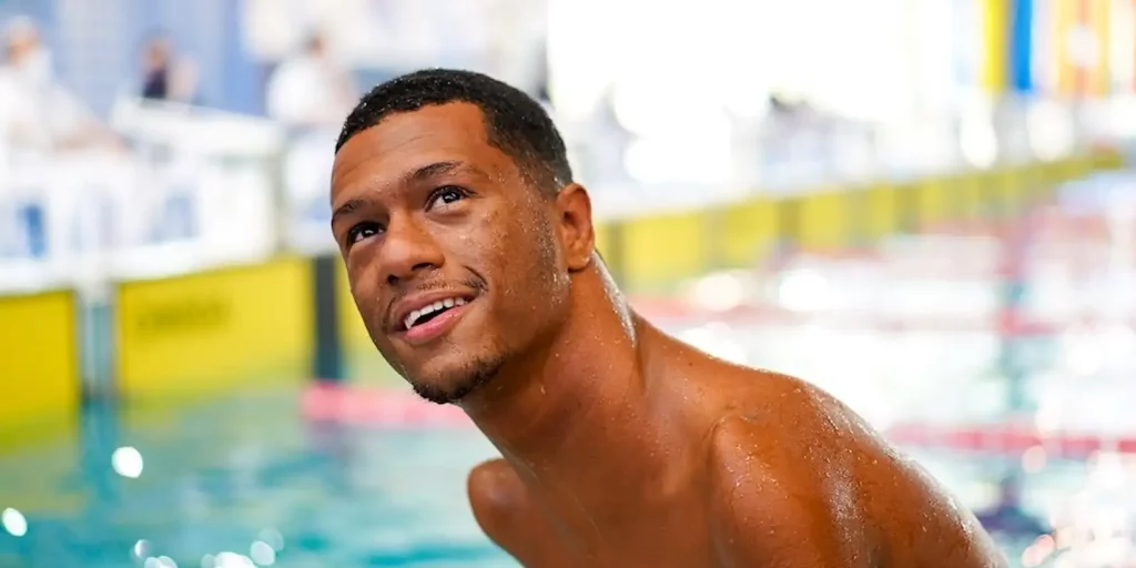 Gabrielzinho dominates the 50m backstroke and takes another gold in swimming