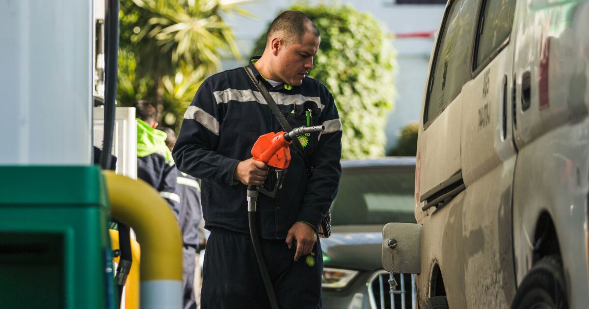 Gasoline and diesel go for their first month without subsidies