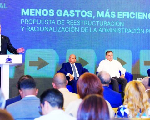 Gobierno inicia reingeniería al Estado y aplica algunas medidas