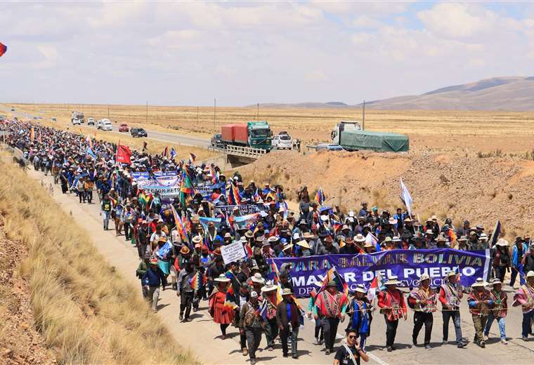 Government tries to corner the march of eVista with legal actions; opens a third process