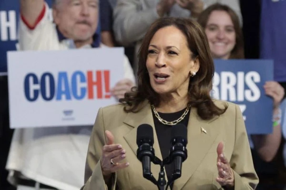 Harris calls on Trump to debate with microphones “on all the time”