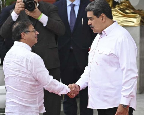 Head of State confirms support for Petro to achieve peace