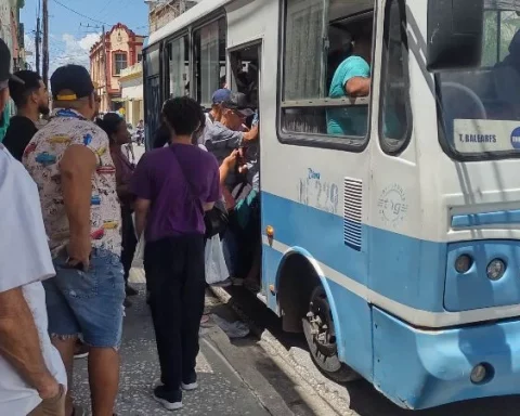 Una guagua en Holguín