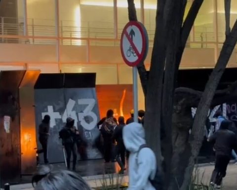 Hooded men destroy establishments during the march through Ayotzinapa