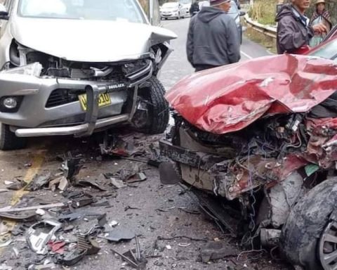 Huancayo: Vehicles collide on the highway in the Cullhuas sector