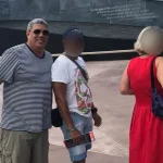 Luis Raúl González-Pardo Rodríguez (a la izquierda) durante una visita al Kennedy Space Center en 2017