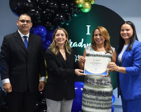 ICOPER celebrates its first graduation with the attendance of Gloria Reyes