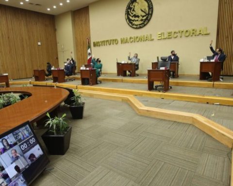 INE excludes parties from the process to prepare the judicial election