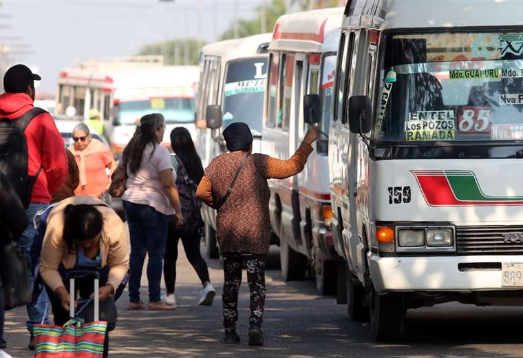 Increase in public transport fares; the fare will cost Bs 3 from September 21