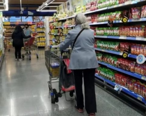 Inflation continues to pierce Argentines' pockets