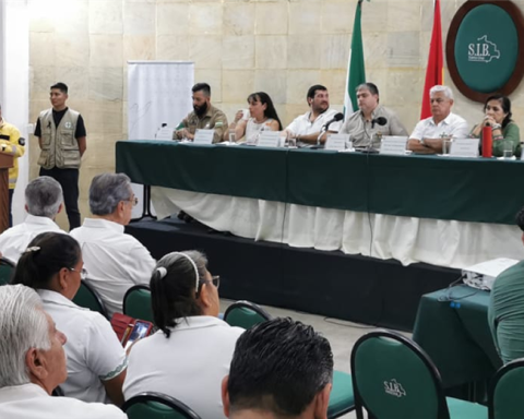 Institutions announce that they will comply with the civic strike, while politicians in Santa Cruz question the measure