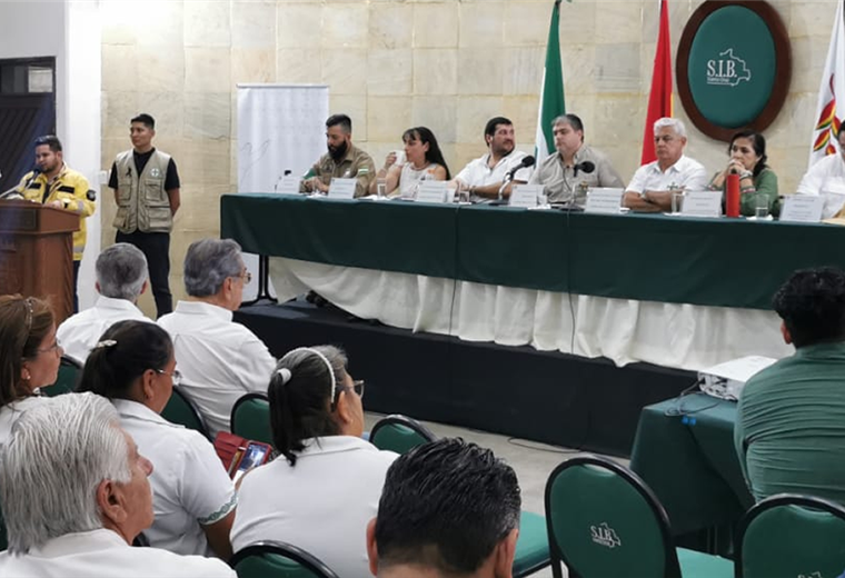 Institutions announce that they will comply with the civic strike, while politicians in Santa Cruz question the measure