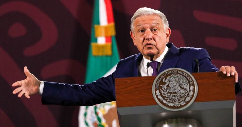 “It will take me a while, please come with water and a hat,” says AMLO about his sixth report