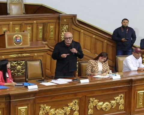 Jorge Rodríguez a juventud de AN: La verdadera democracia es junto al pueblo