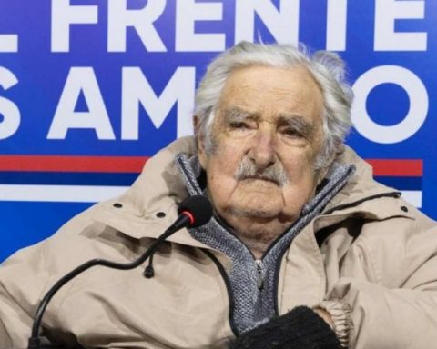 José Mujica was admitted again to Casmu to monitor his health