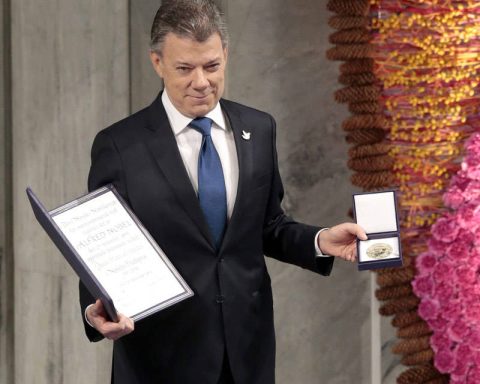 Juan Manuel Santos asked for increased international pressure to solve the Venezuelan crisis