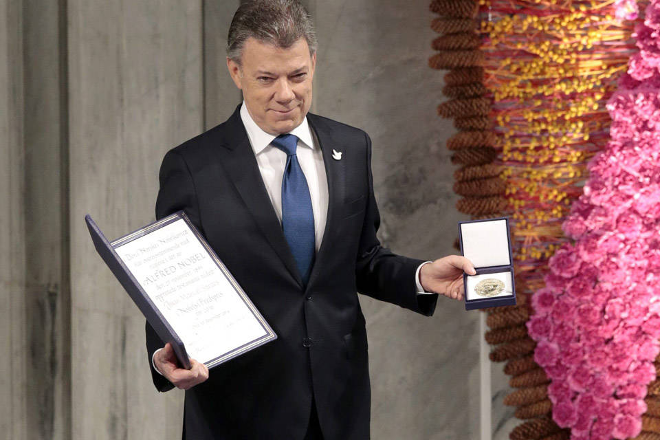 Juan Manuel Santos asked for increased international pressure to solve the Venezuelan crisis