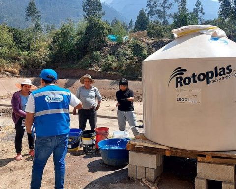 Keys to having safe water at home: clean your tank and cistern