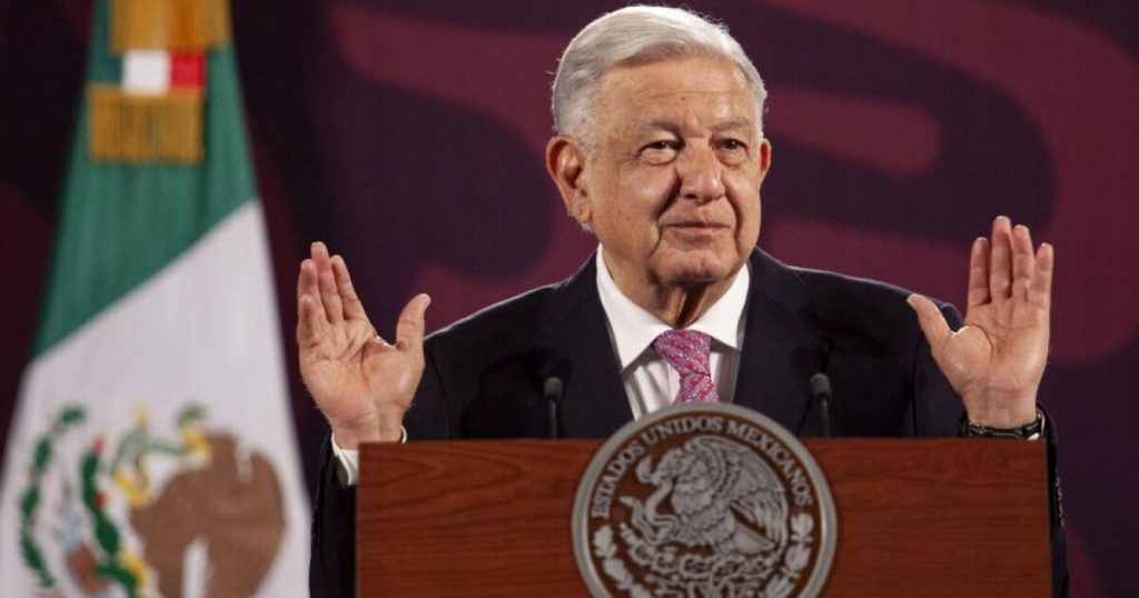 López Obrador warns businessmen: In the face of Sheinabum, "I'm going to be a strawberry"