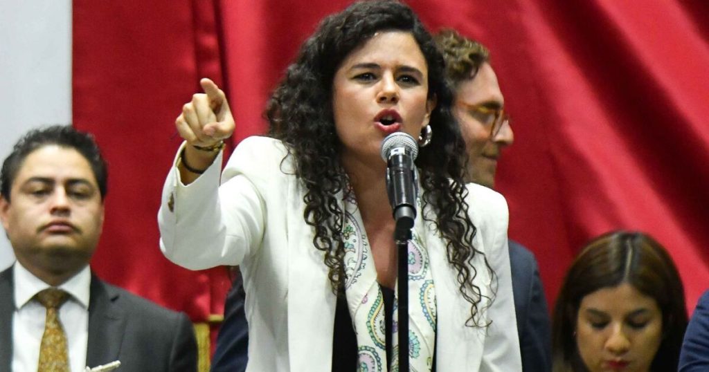 Luisa María Alcalde offers a rally in favor of AMLO during the presentation of the report