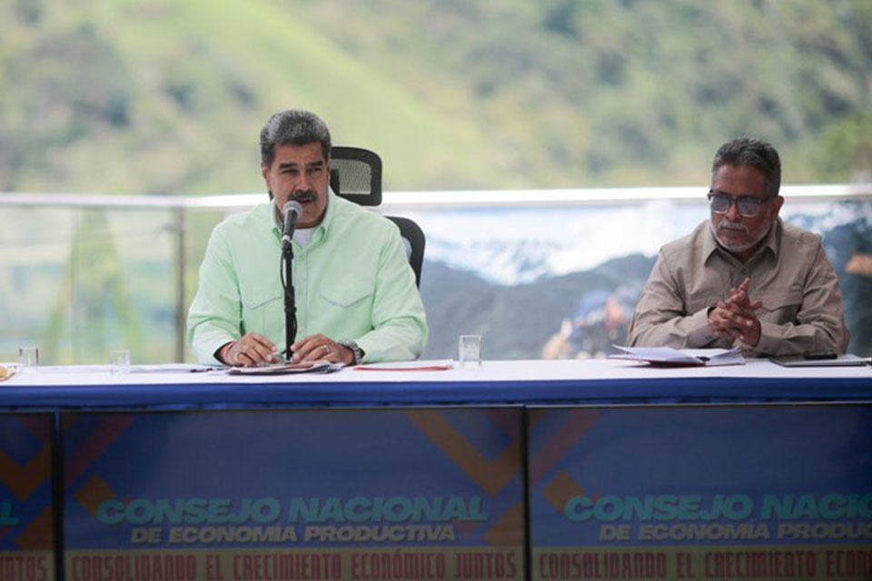 Maduro creates General Staff for Non-Oil Exports and orders intervention in ports