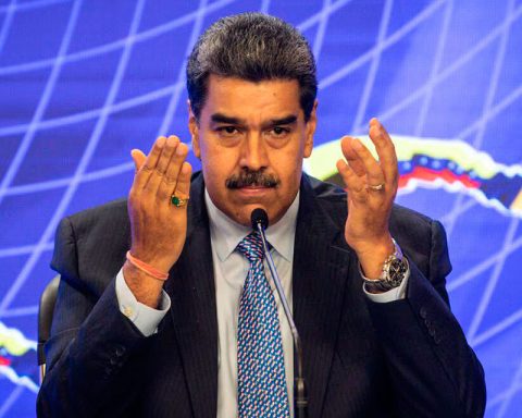 Maduro says he has his “rifles polished” before the “Almost Venezuela” campaign