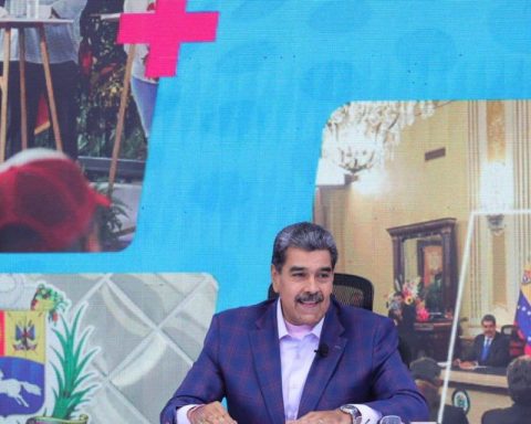 Maduro spent an hour denouncing "false records" without showing any of the "true" ones