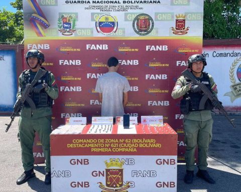 Man arrested with 77 drug packages