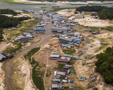 Manaus City Hall begins distributing aid to those affected by drought