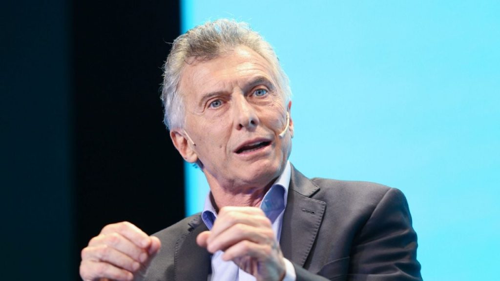 Mauricio Macri goes all out against Chiqui Tapia