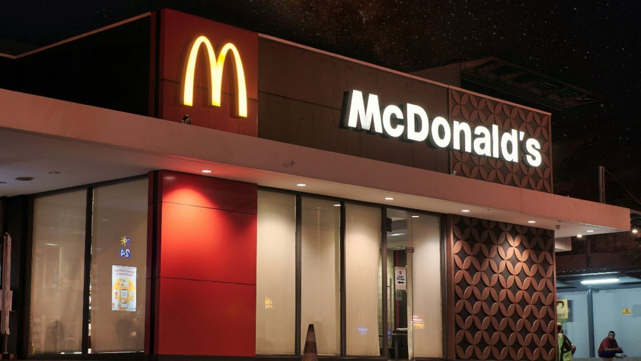 McDonald's closed: in which part of Santiago was the establishment that had operating problems located?