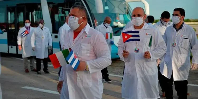 Médicos cubanos enviados por el régimen de la Isla a cumplir "misión" en el extranjero