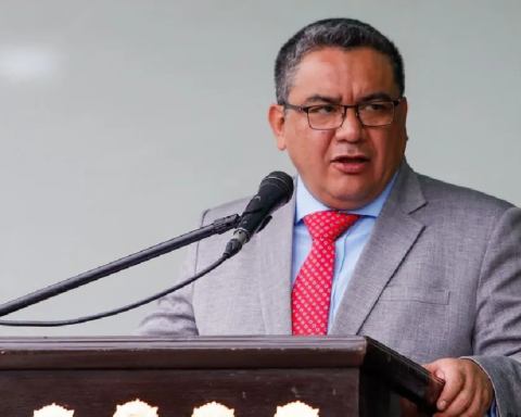 Minister Juan José Santiváñez proposes that the PNP control the country's prisons