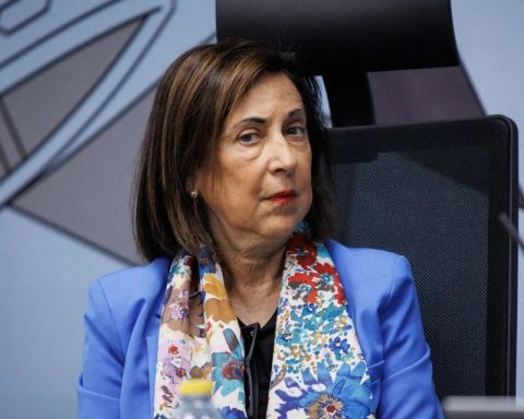 Minister of Defense of Spain maintains her critical stance on the Maduro administration