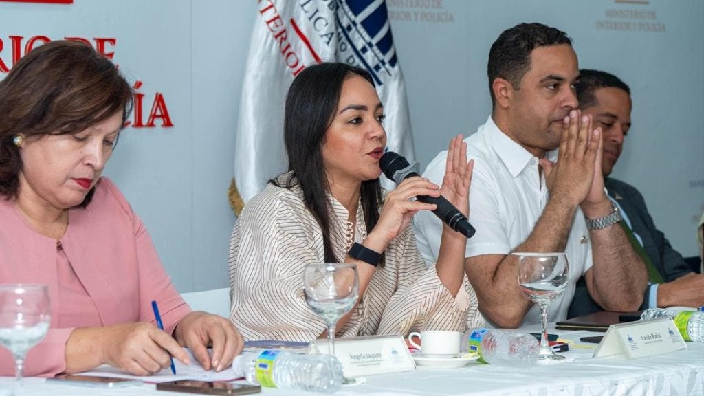 Ministra de Interior y Policía insta gobernadoras provinciales a sumarse a trabajar por la seguridad ciudadana