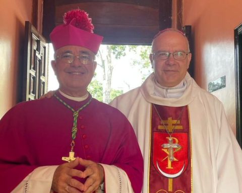 Monsignor Jesus Gonzalez de Zarate assumed the role of Archbishop of Valencia