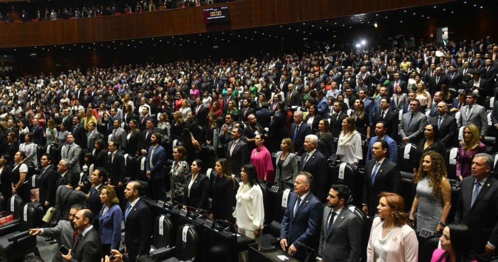 Morena defends AMLO's "Plan C"; opposition claims overrepresentation