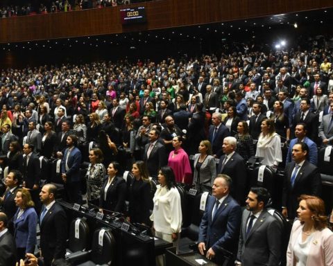 Morena defends AMLO's "Plan C"; opposition claims overrepresentation