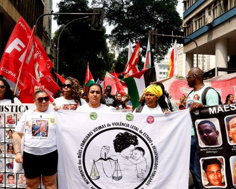 Mothers of victims of state violence lead the Cry of the Excluded in Rio