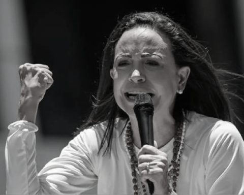Opposition isolates extremist Maria Corina Machado