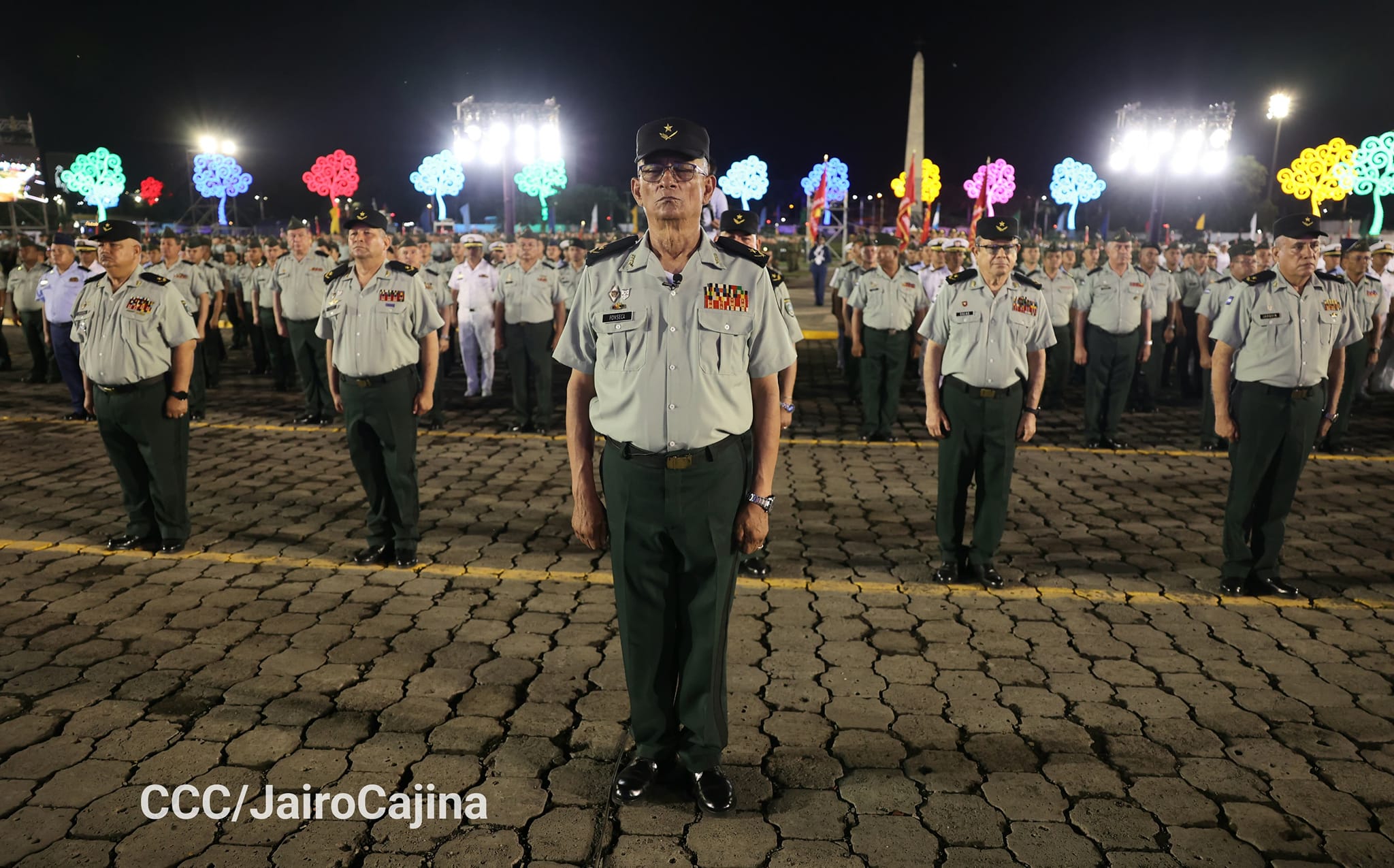 Ortega promotes 6 new generals and 24 colonels in an event where Avilés once again shows himself “kneeling” before the dictators