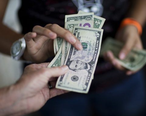 Parallel dollar increases 31% in one year: BCV policy and instability boost its price