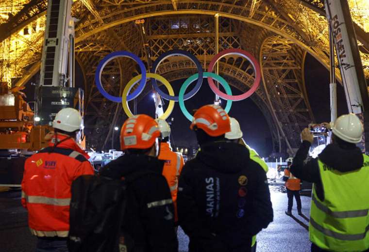 Paris removes Olympic rings from Eiffel Tower while building lighter ones