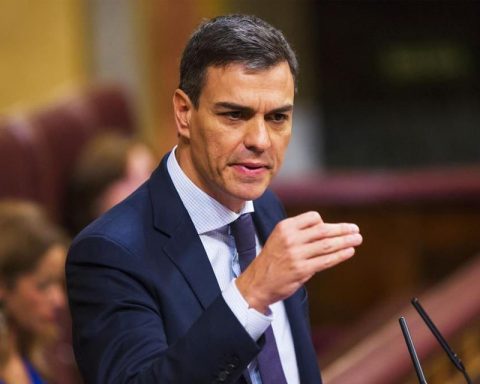 Pedro Sánchez will meet with Edmundo González Urrutia in the coming days