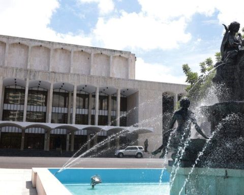 Plaza de la Cultura rinde tributo a su nombre