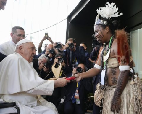 Pope calls for end to tribal conflicts in Papua New Guinea and fair use of resources